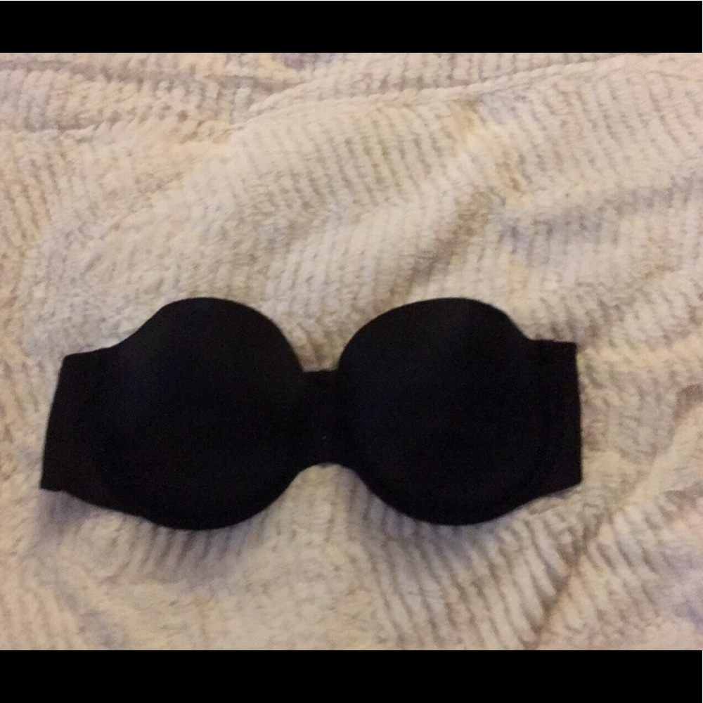 Victoria’s Secret 36D Black Strapless Bra.